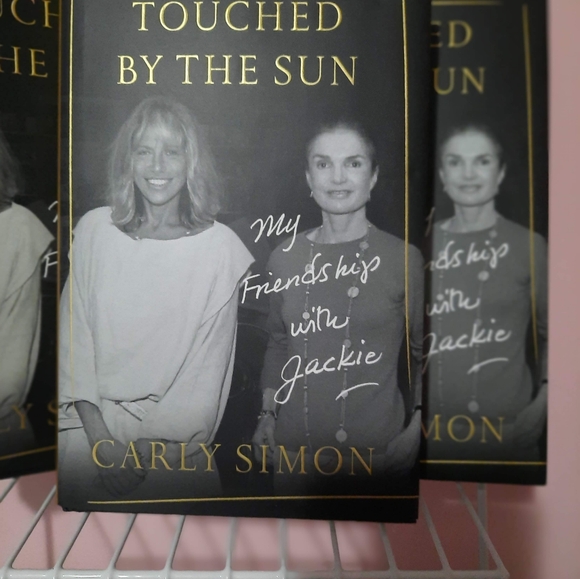 NEW!🎵#CarlySimon's "Touched by the Sun" starring #JackieKennedyOnasis #icons💛❤ - Picture 7 of 12